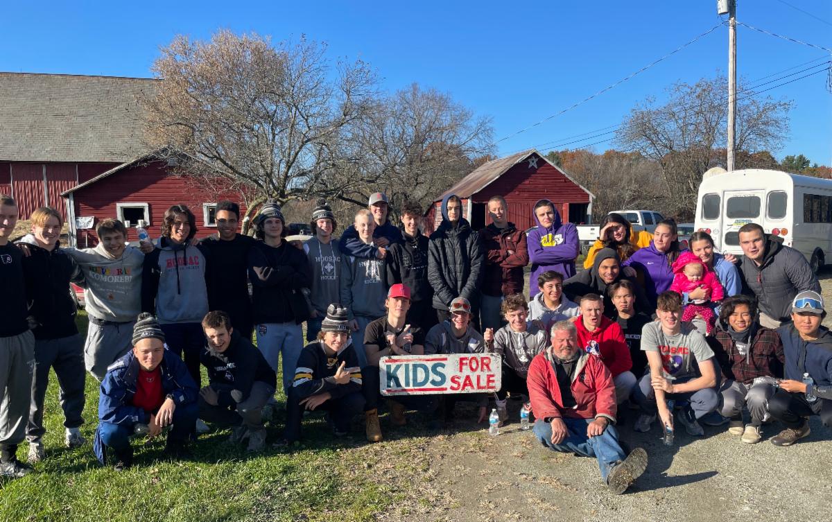 Students Lend a Helping Hand at "Happy Kids Read" Farm